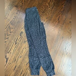 Lululemon cotton Joggers size 6 GUC